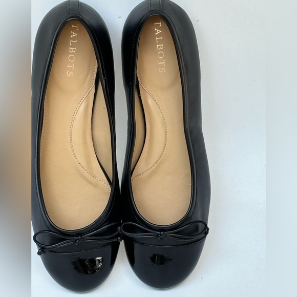 Talbots Black Leather Ballet Flats, Patent Leather Fronts and Bows. Size 8 1/2 - Picture 12 of 12